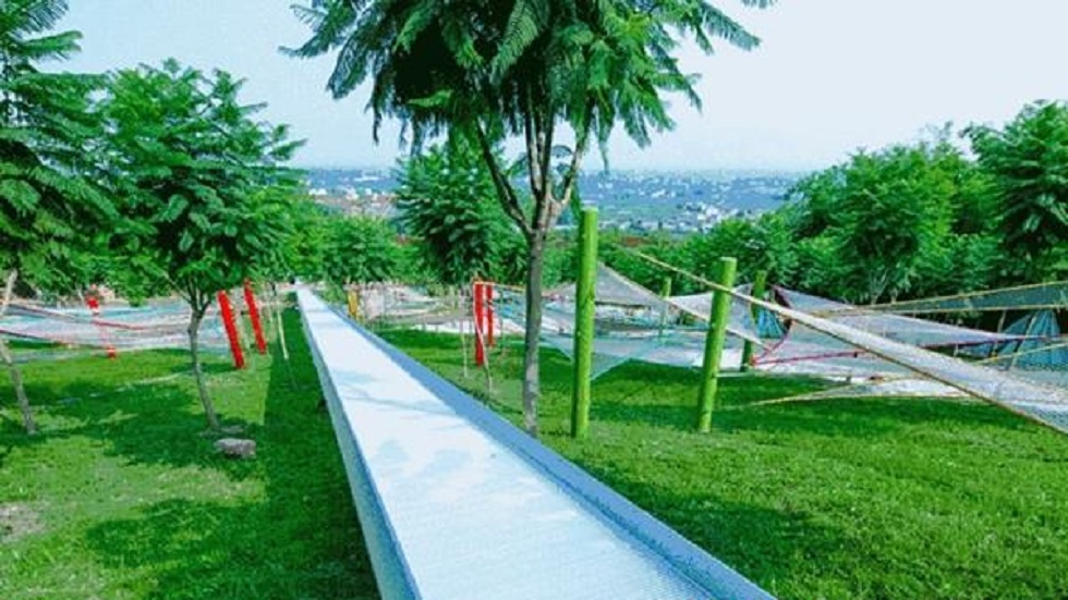 Colapso del tobogán más largo del mundo deja dos muertos