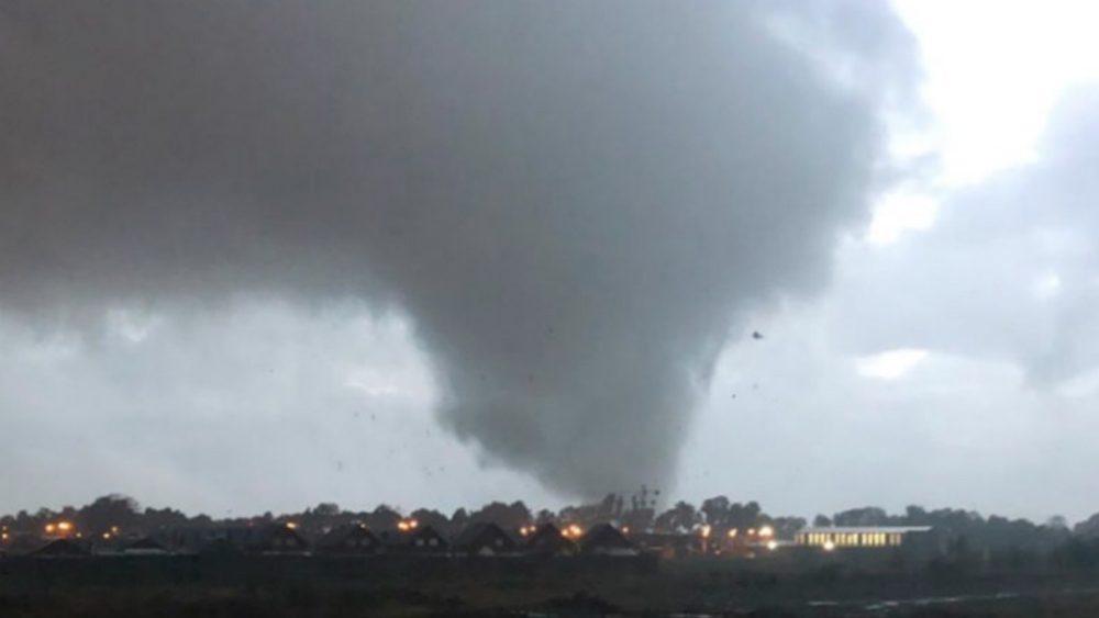 Inusual tornado causa estragos en el sur de Chile