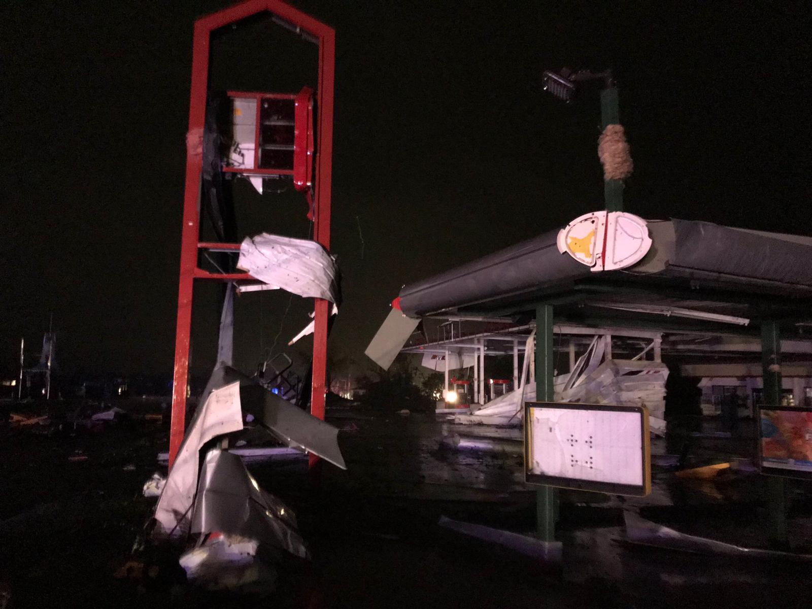 Tornado deja al menos tres muertos en Missouri - tornado-missouri-2