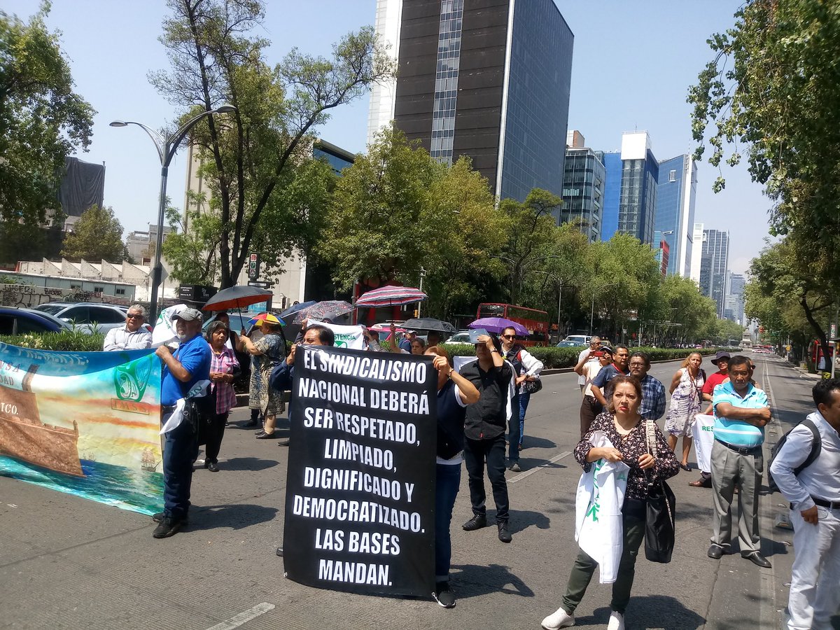 Sindicalizados del IMSS bloquean Paseo de la Reforma - trabajadores-imss-reforma-1