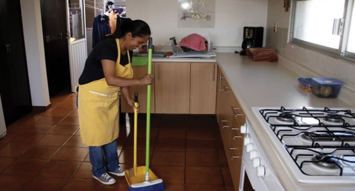 Trabajadoras del hogar no podrán tener sueldo menor a dos salarios mínimos