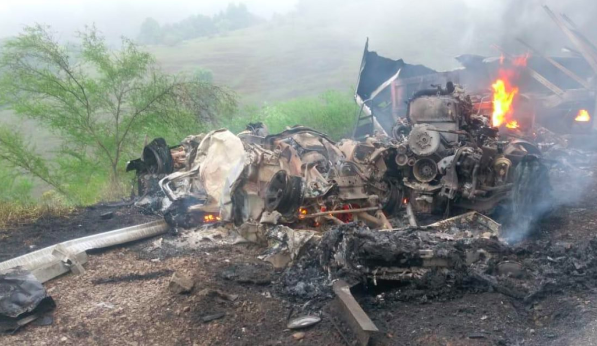 Choque de camiones deja al menos tres muertos en SLP Choque de camiones deja al menos tres muertos en SLP