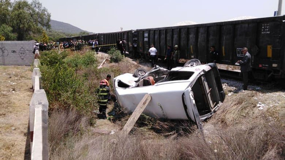 #Video Tren arrastra camioneta en Huehuetoca y deja un muerto - tren-camioneta-huehuetoca