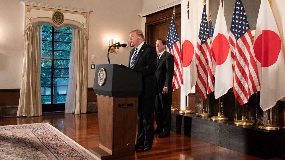 Trump busca estrechar lazos económicos con Japón