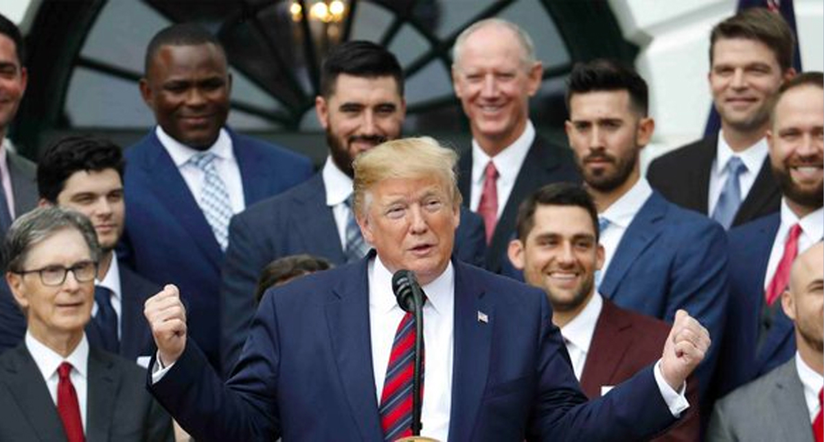 Trump recibe a los Medias Rojas, varios jugadores no asisten en protesta