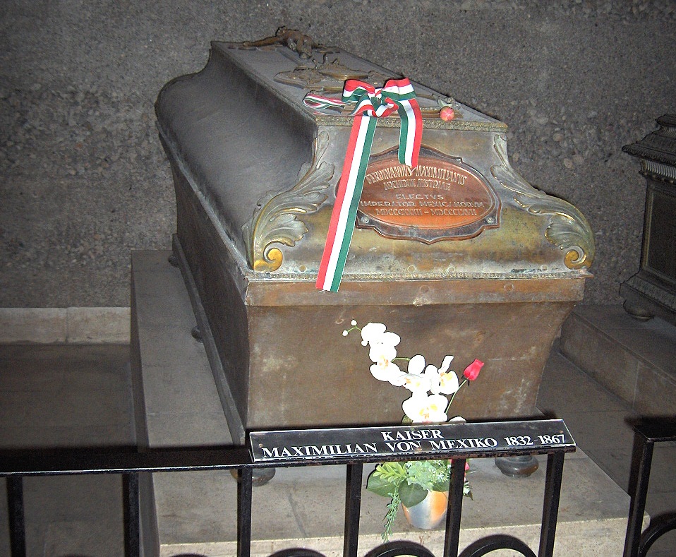 Un día como hoy llegó a México el emperador Maximiliano de Habsburgo - tumba-de-maximiliano-de-habsburgo-en-austria