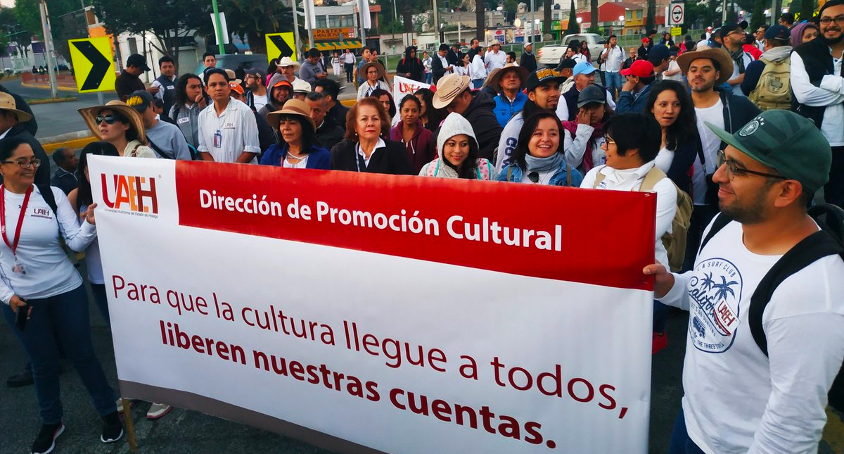 UAEH marcha para exigir que sean descongeladas las cuentas