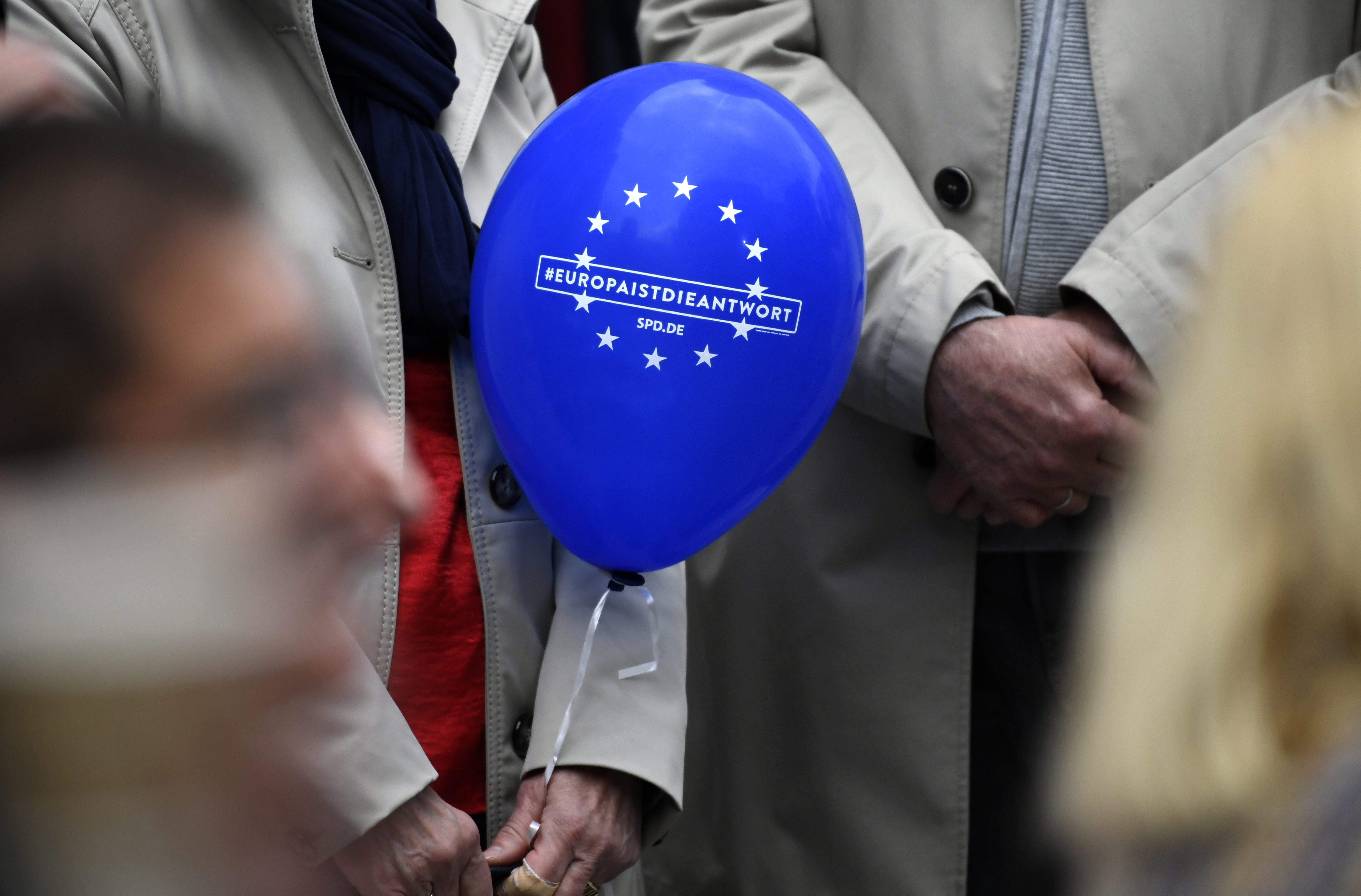 Mayoría proeuropea conserva el parlamento europeo, más fragmentado que nunca