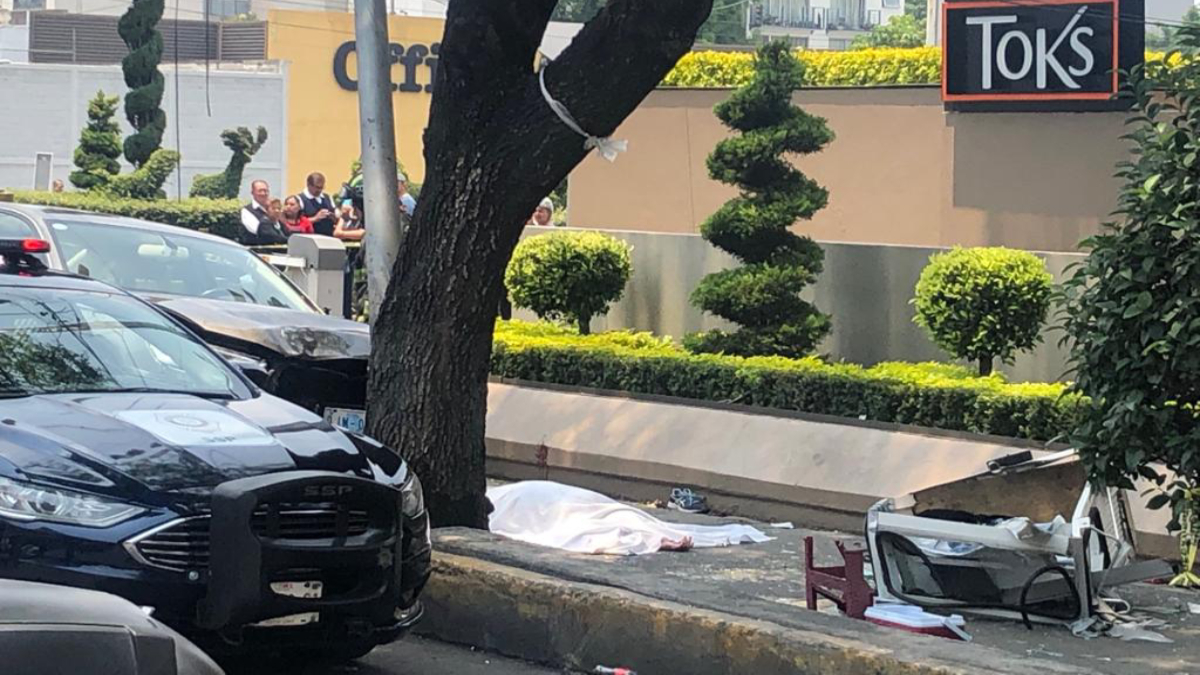 Cinco heridos y una mujer muerta deja accidente de auto de la Embajada de Guatemala