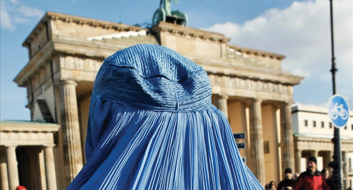 Alemania podría prohibir uso de velo islámico en escuelas