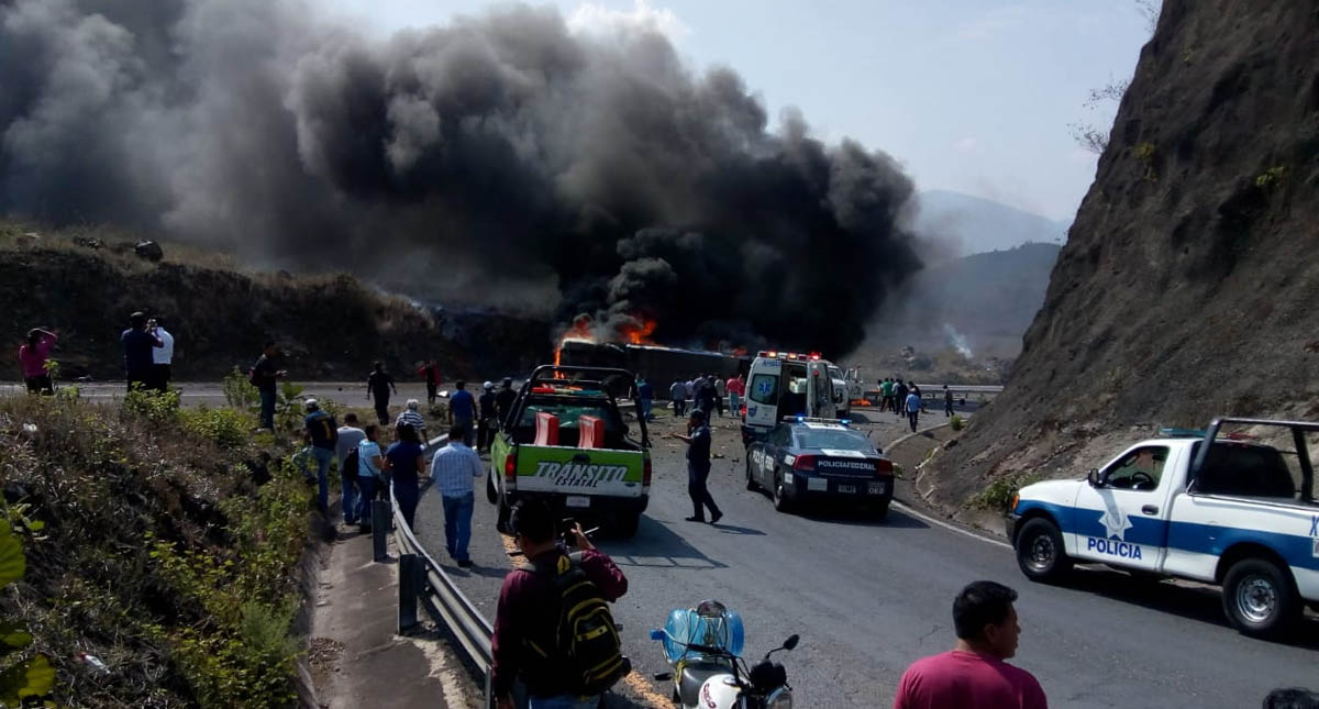 Choque entre autobús y tráiler en Veracruz deja al menos 21 muertos - veracruz-muertos-accidente-carretera-2