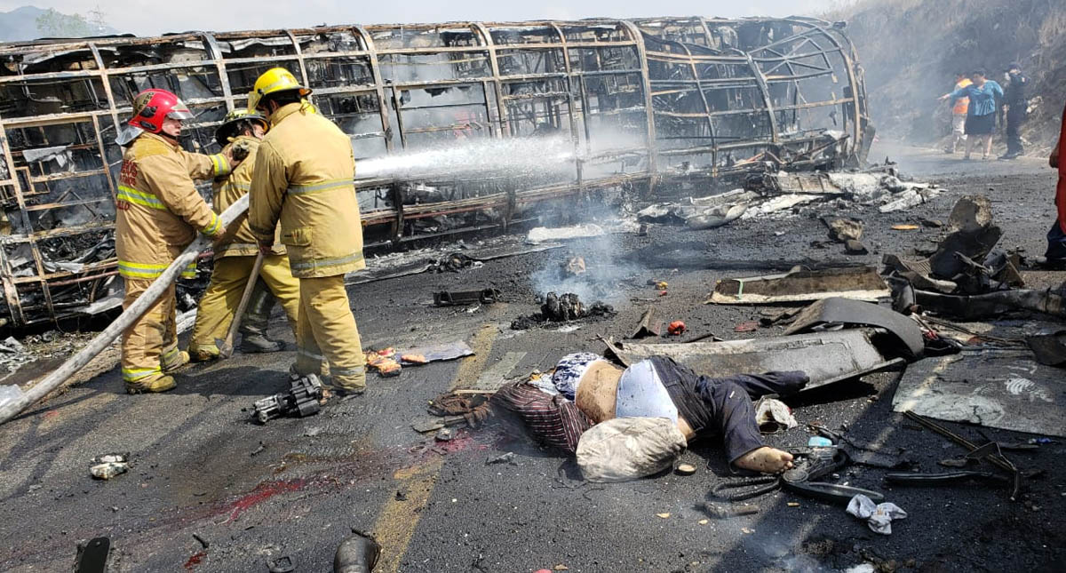 Choque entre autobús y tráiler en Veracruz deja al menos 21 muertos - veracruz-muertos-accidente-carretera-4