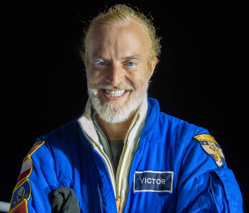 Hallan bolsa de plástico en inmersión a lo más profundo del mar - victor-vescovo