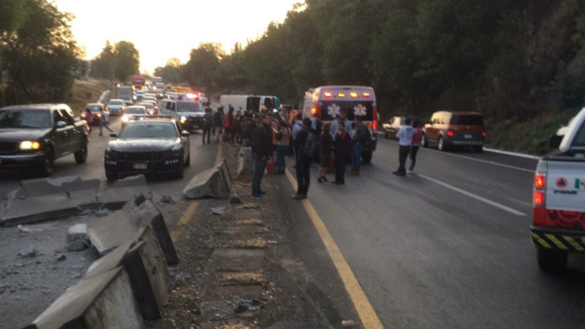 Volcadura de autobús en Morelia deja un muerto y 34 lesionados