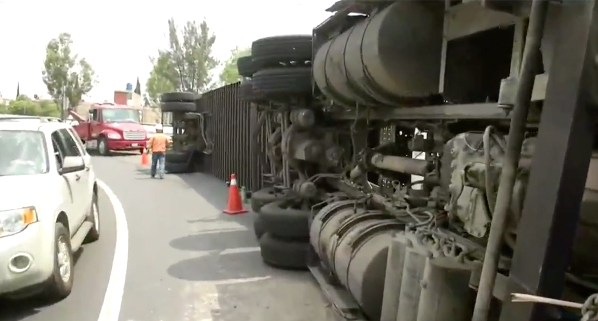 #Video Vuelca tráiler en la México-Pachuca