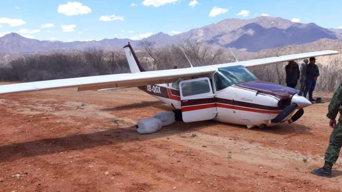 Aseguran avioneta con 280 kilogramos de cocaína en Durango Aseguran avioneta con 280 kilogramos de cocaína en Durango