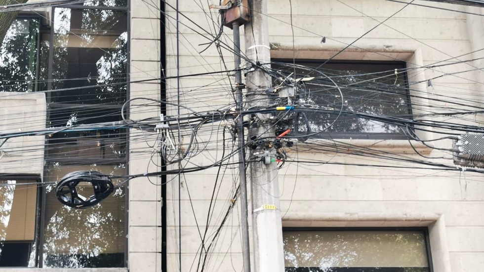 Un riesgo, la saturación de cables en la Ciudad de México