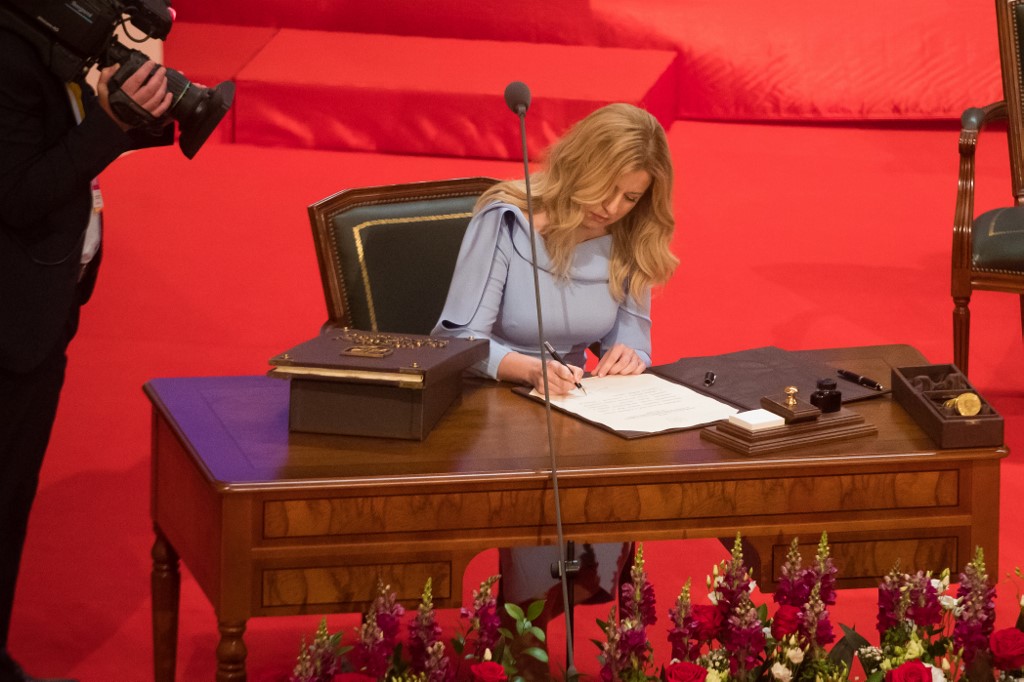 Zuzana Caputová jura como primera presidenta de Eslovaquia - 000-1hj2ts