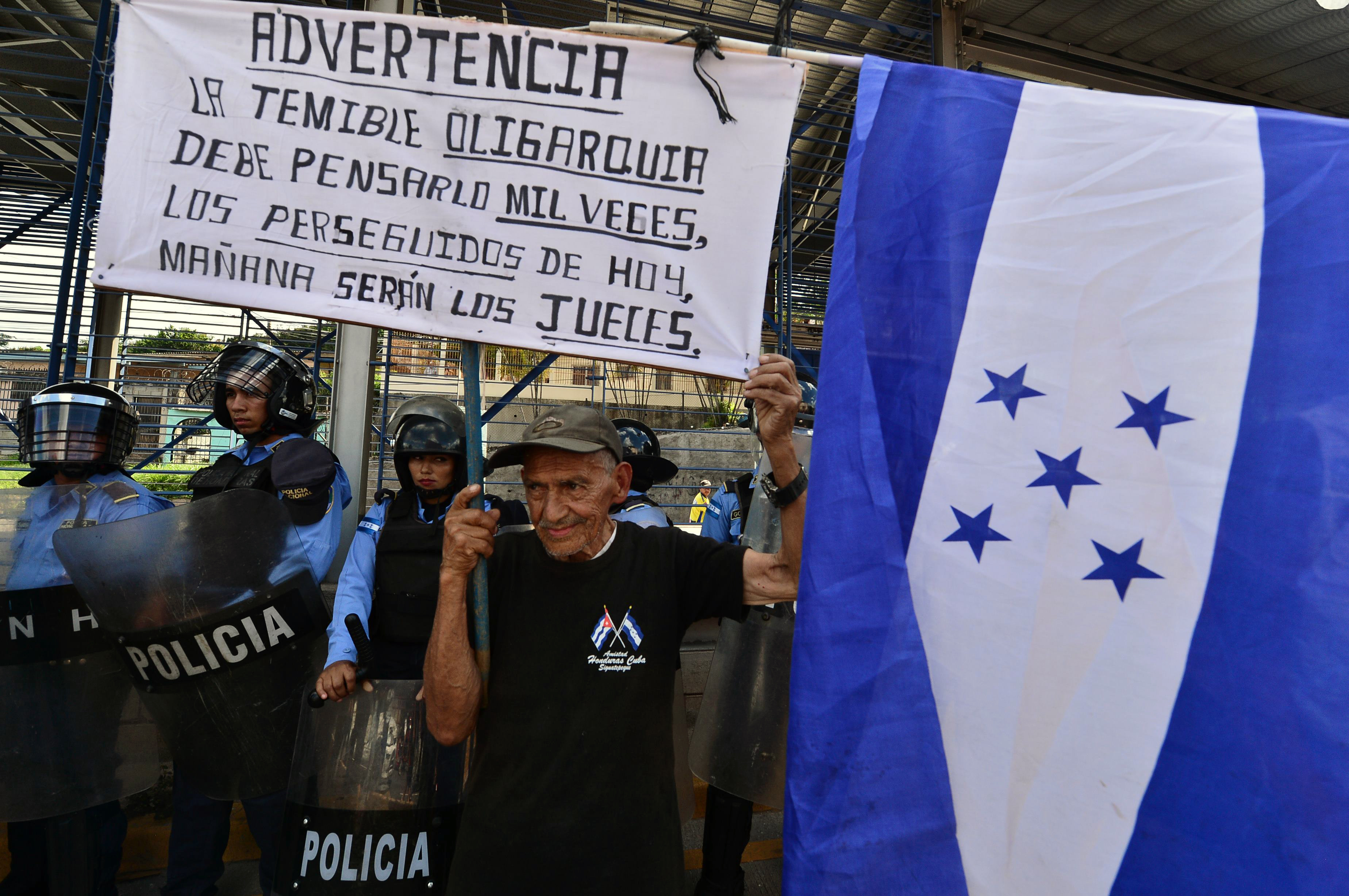 Hondureños piden ayuda a la ONU para desmilitarizar la seguridad - 000-1hu6kv