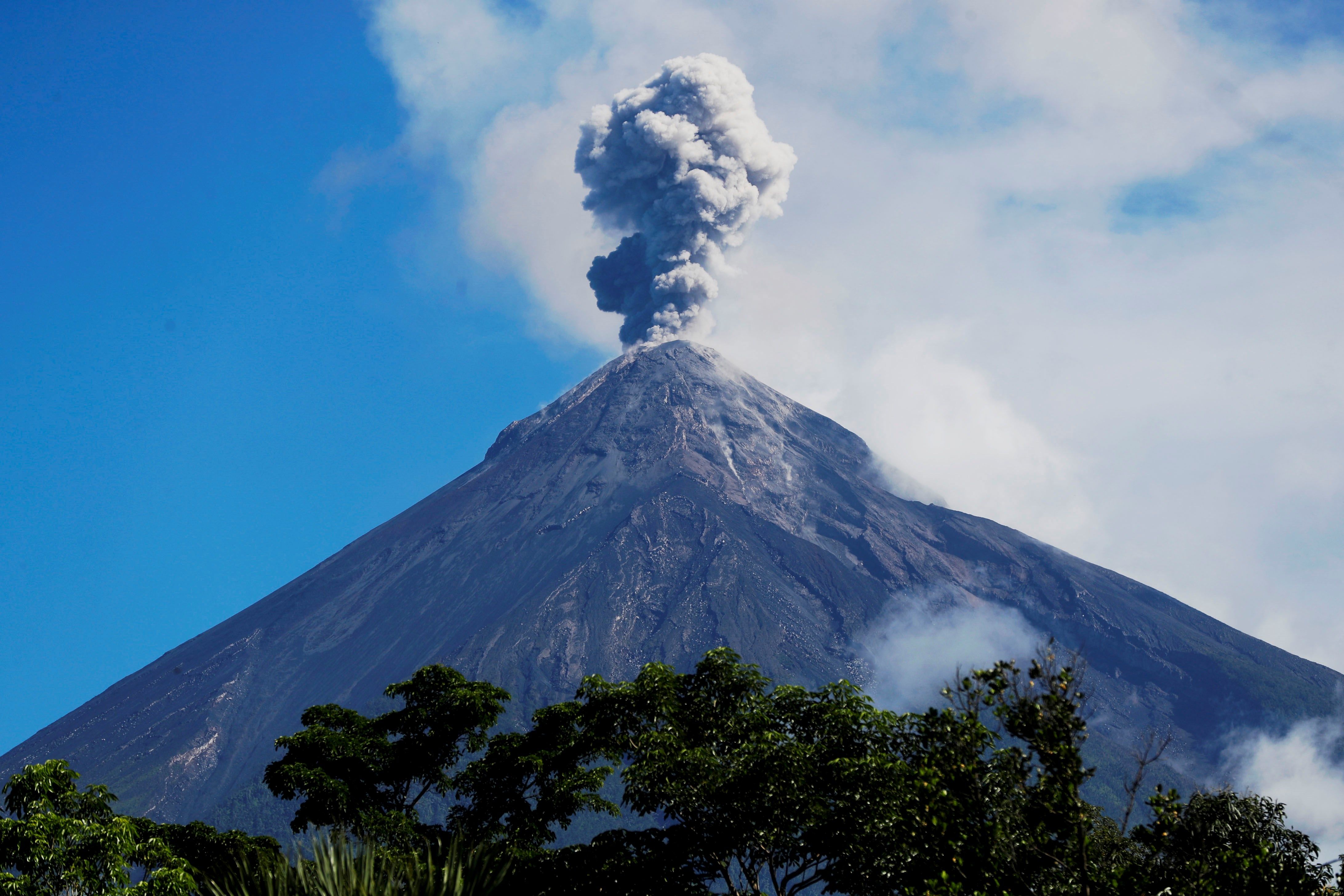 Los rostros de la tragedia del Volcán de Fuego, un año después