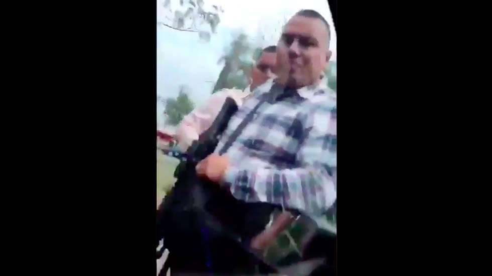 Fiscalía de Edomex cesa a agente que intentó detener a conductor en Naucalpan Fiscalía de Edomex cesa a agente que intentó detener a conductor en Naucalpan