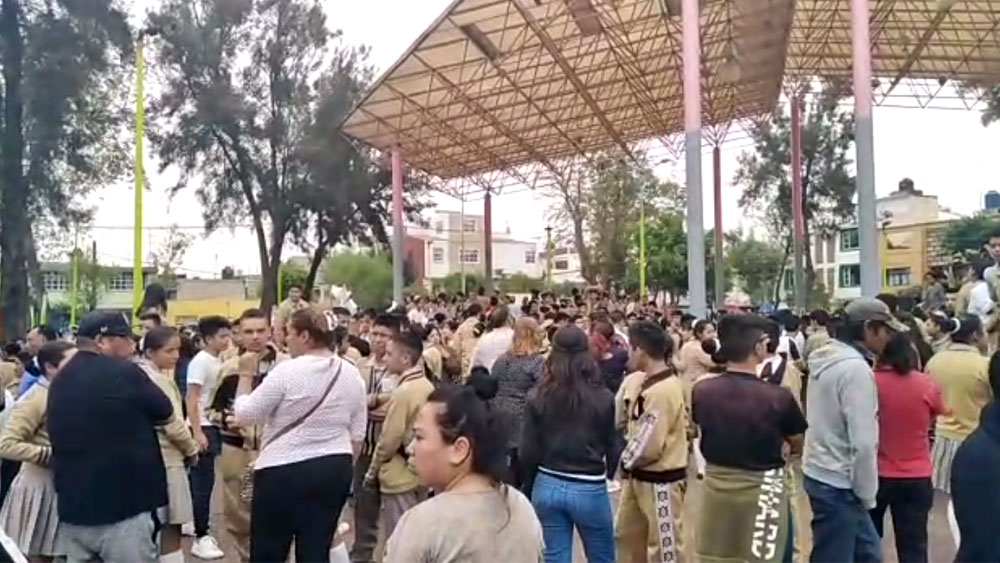 Desalojan secundaria tras amenaza de bomba en Venustiano Carranza