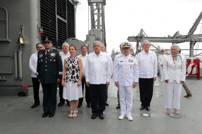 López Obrador honra a marinos caídos en Veracruz - amlo-veracruz