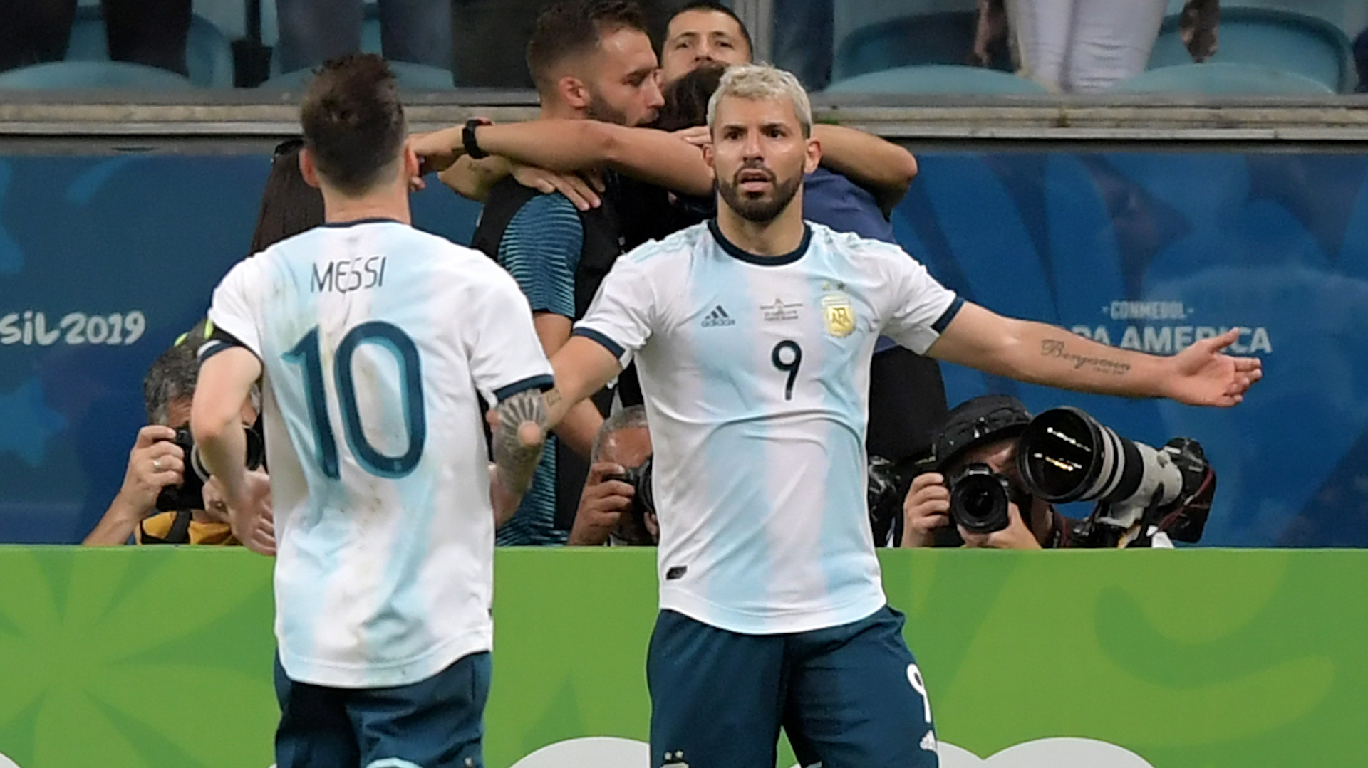 Argentina logra un triunfo balsámico contra Qatar para pasar a cuartos