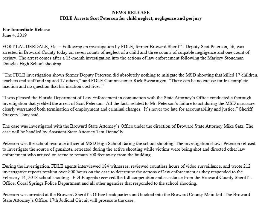 Detienen a oficial que se resguardó durante tiroteo en Parkland - arresto-policia-parkland