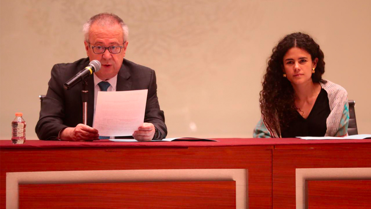 Funcionarios que ganan menos de 200 mil pesos al año tendrán aumento salarial Funcionarios que ganan menos de 200 mil pesos al año tendrán aumento salarial