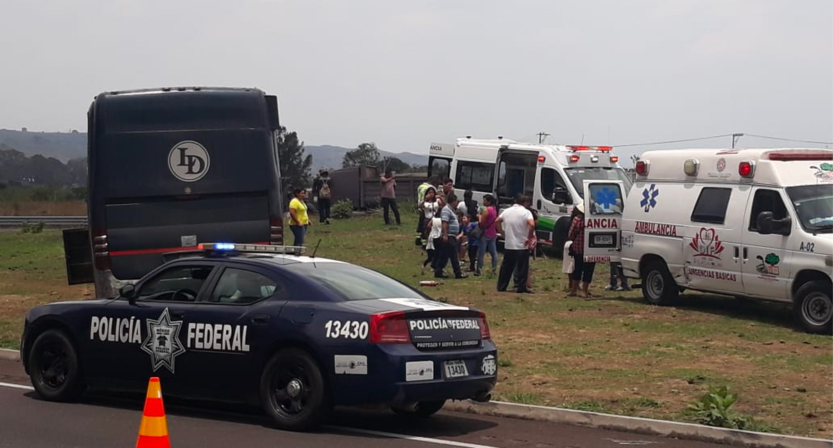 Se queda sin frenos autobús con 40 pasajeros en la México-Cuautla