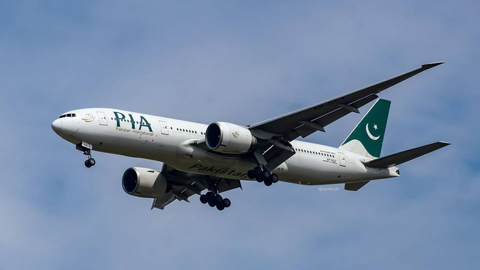 Pasajero abre salida de emergencia por error y retrasa vuelo siete horas