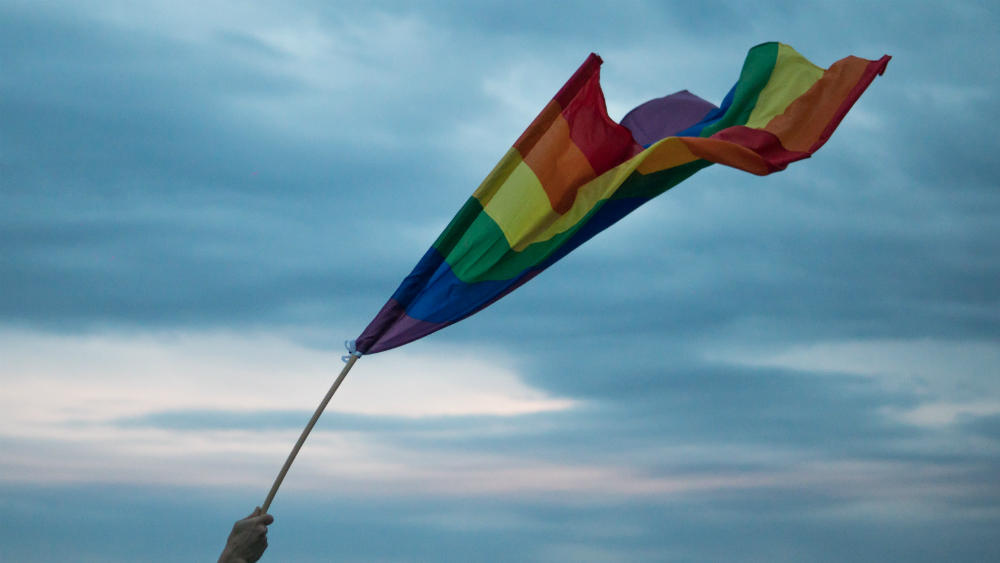 Pompeo restringe las banderas arcoíris en embajadas en mes del Orgullo Gay