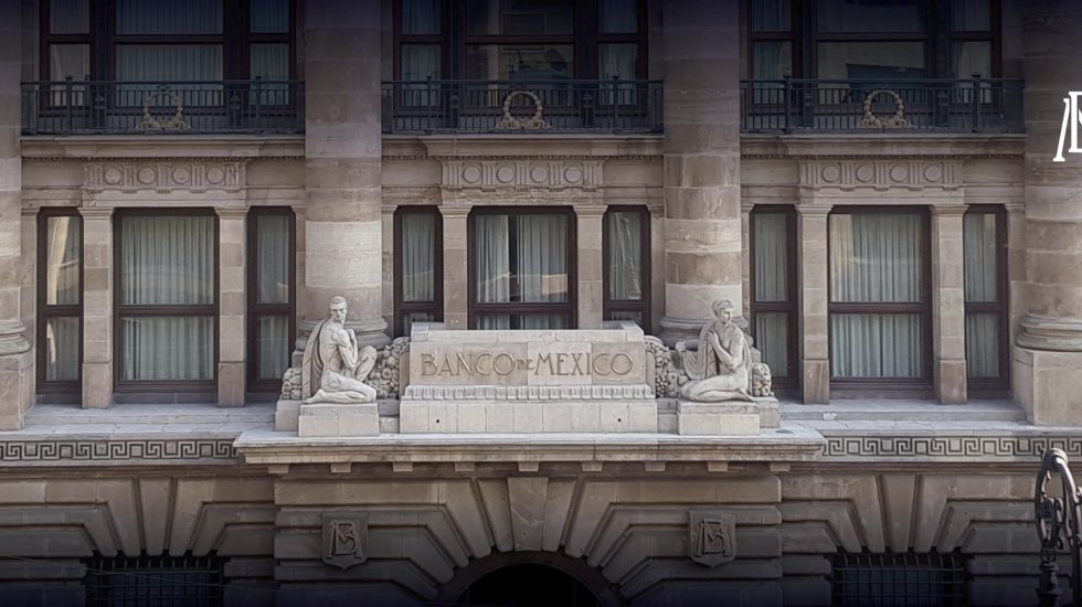 Banxico ve riesgo en revisiones a la baja de México y Pemex
