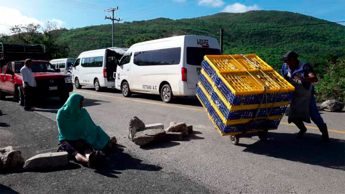Pobladores bloquean la carretera Chilpancingo-Tlapa