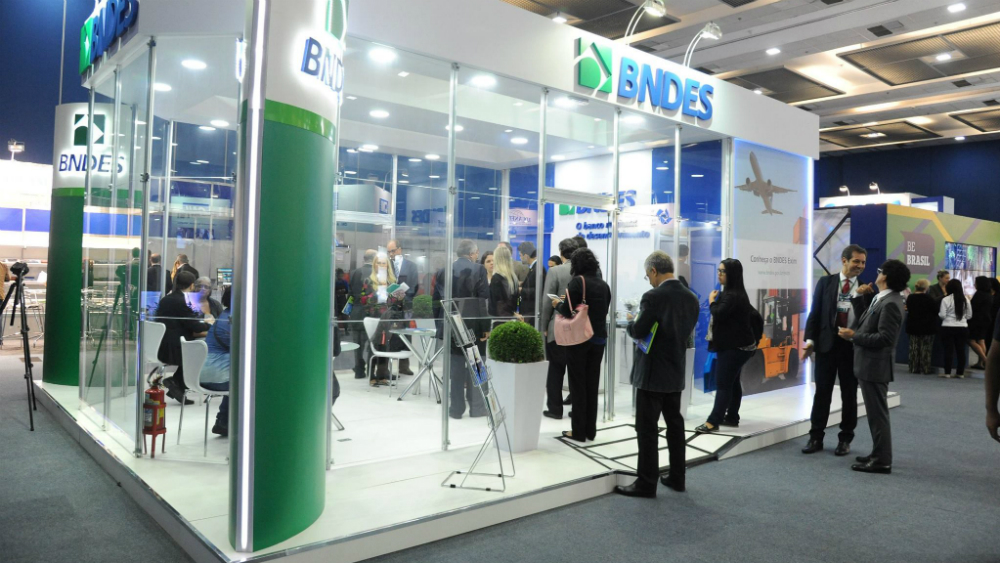 Bolsonaro pide investigar préstamos de banco de desarrollo de Brasil a Cuba y Venezuela