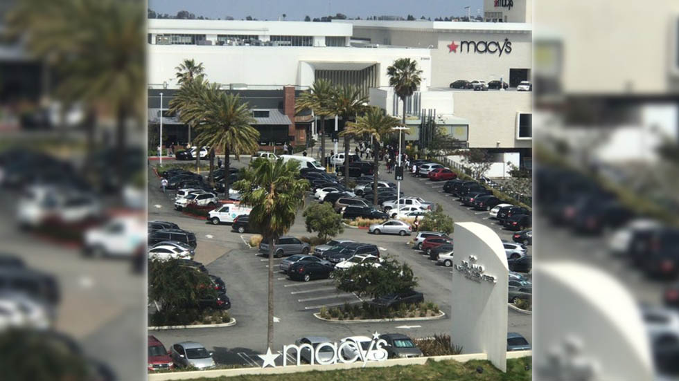 Tiroteo en centro comercial de California deja un herido