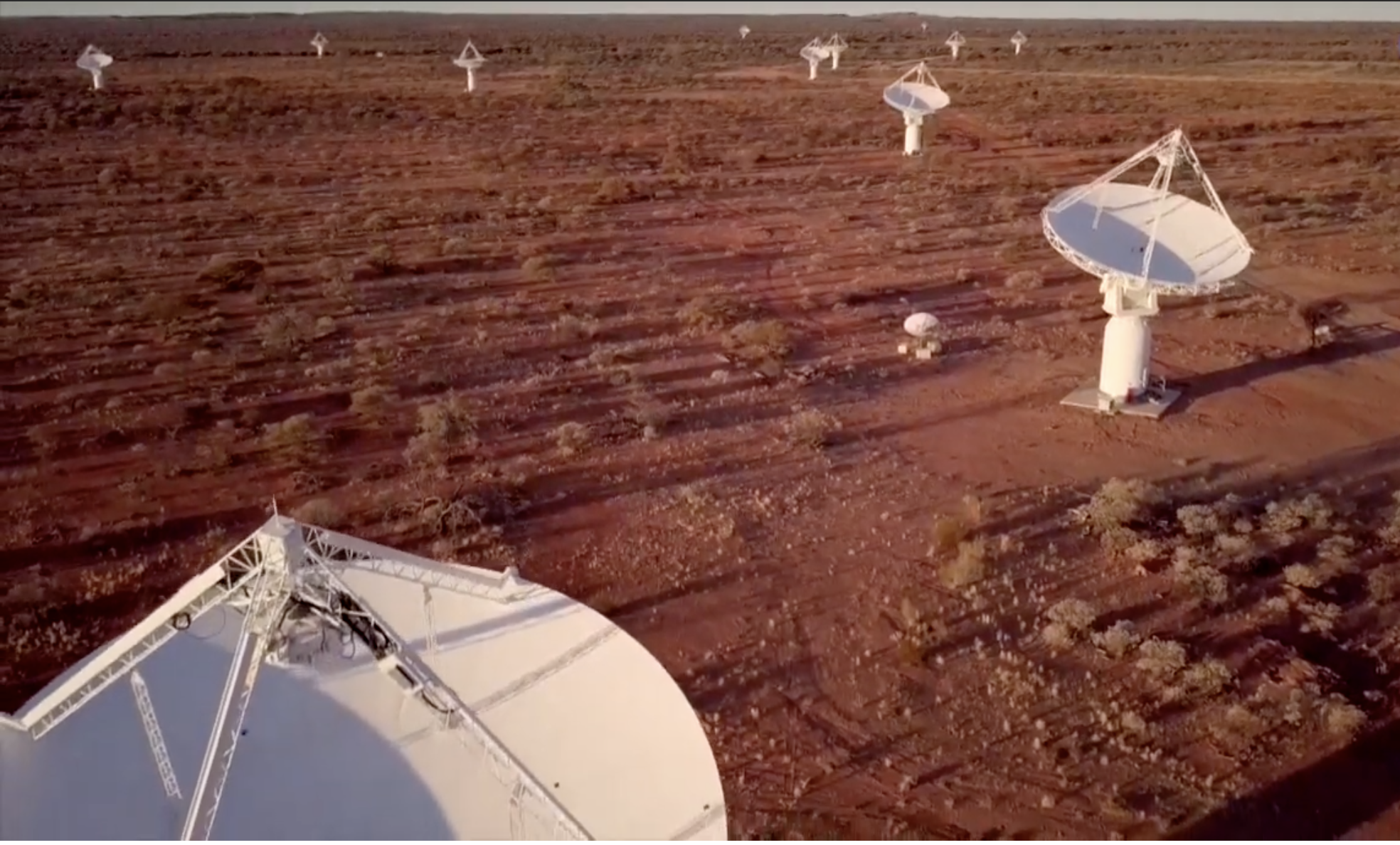 Científicos consiguen ubicar ráfaga de ondas de radio cósmica Científicos consiguen ubicar ráfaga de ondas de radio cósmica