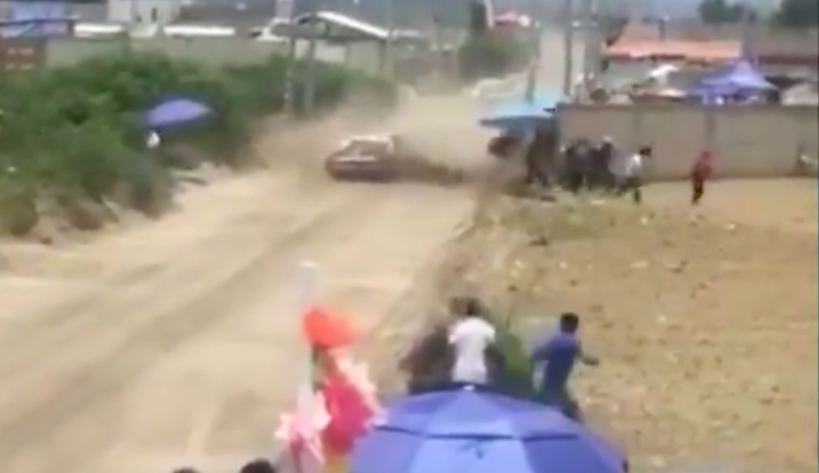 #Video Carrera de autos deja dos muertos en Puebla