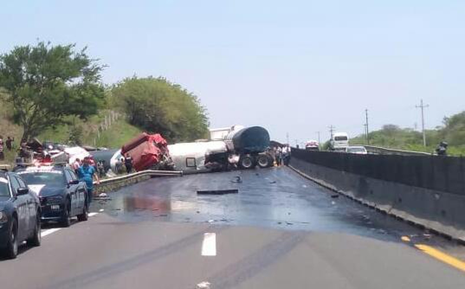 Carambola en Veracruz deja dos muertos y cuatro lesionados - carriles-circulacion-sentidos-pista-cerrados-1-0-48-537-334