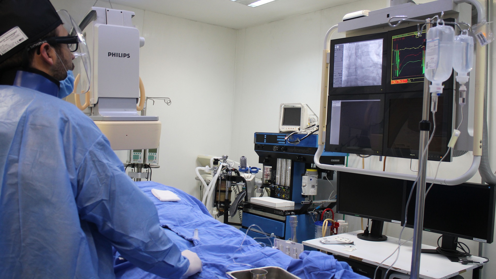 IMSS trata enfermedades del corazón a través de la muñeca