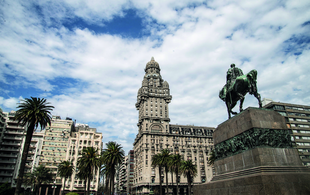 Montevideo: ramblas, mercados y art decó - centro-montevideo-uruguay