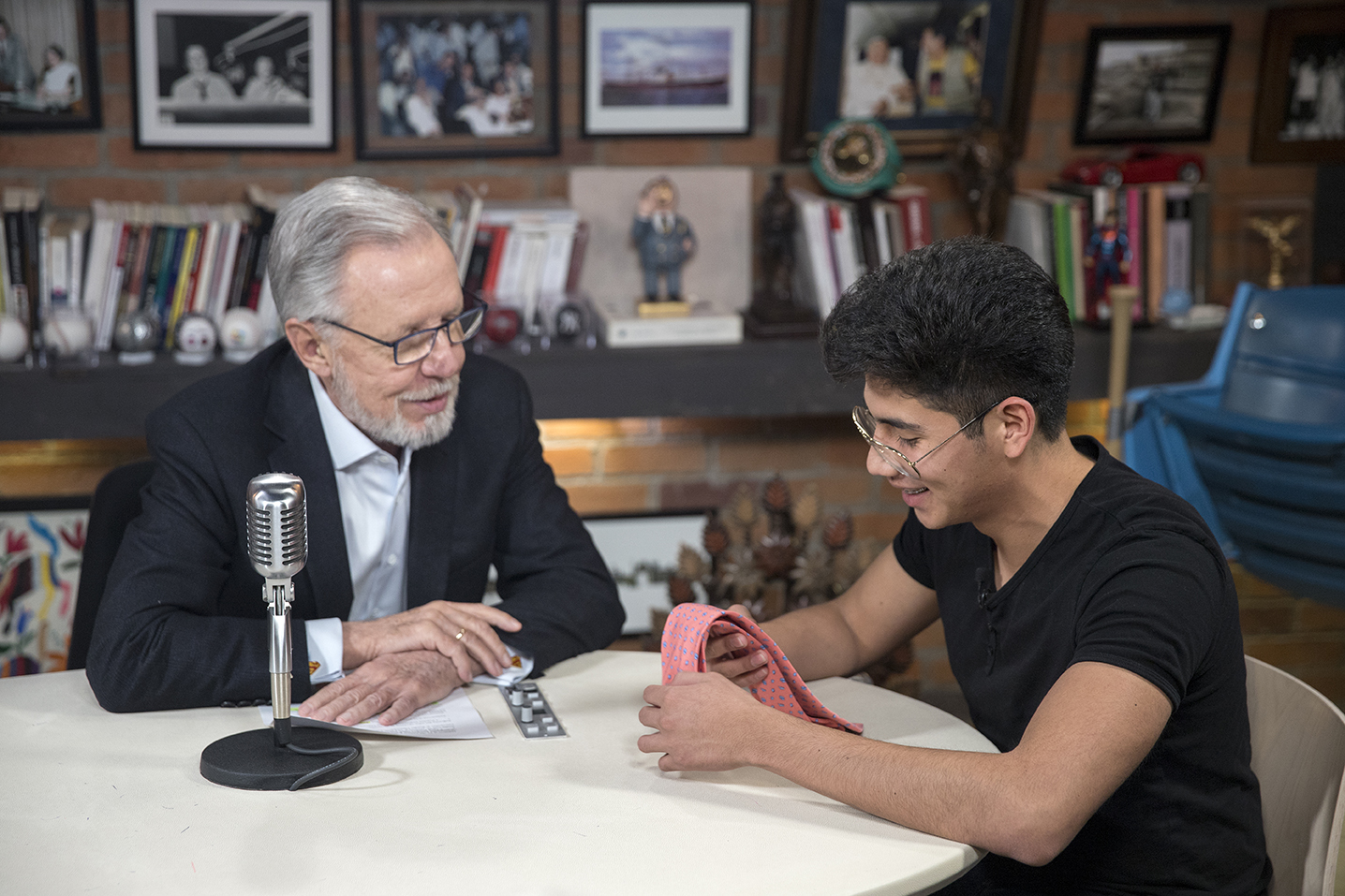 Él es Charlie, un chavo que estudia dos ingenierías ¡simultáneamente!