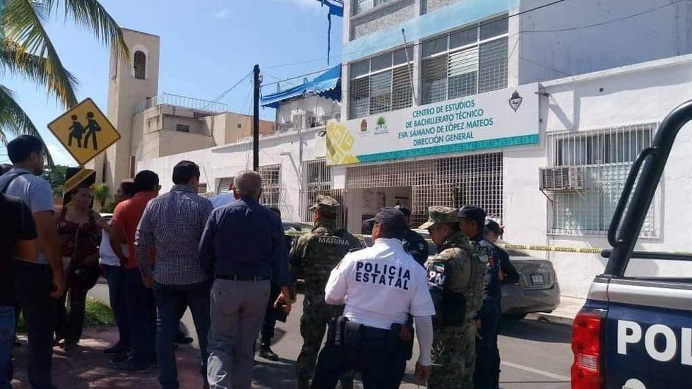Director de escuela abre paquete con explosivos en Quintana Roo