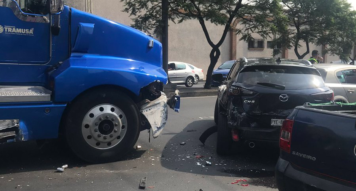 Choque de tráiler en Constituyentes deja varios heridos