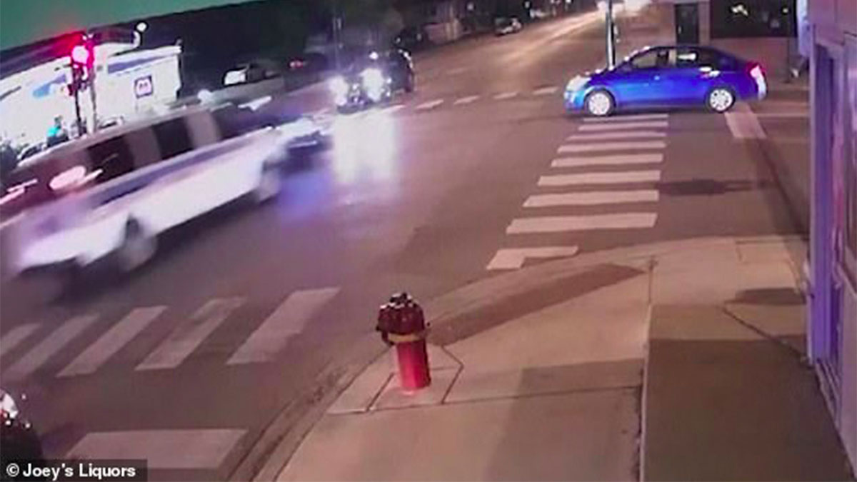#Video Chocan autos de la policía y matan a mujer en Chicago