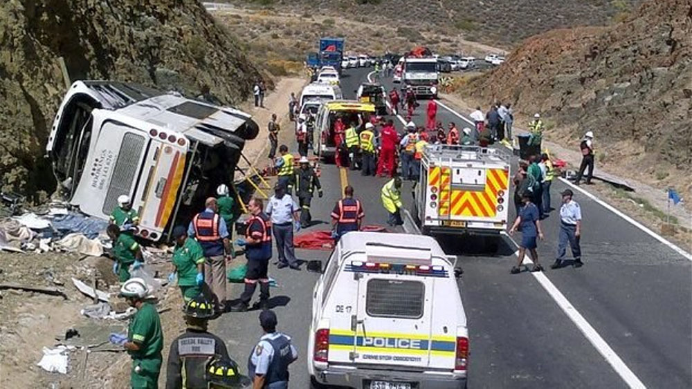 Choque de autobuses deja al menos 24 muertos en Sudáfrica