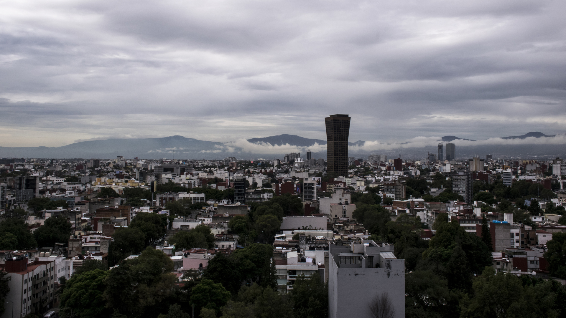 Lluvias y chubascos afectarán al Valle de México este viernes