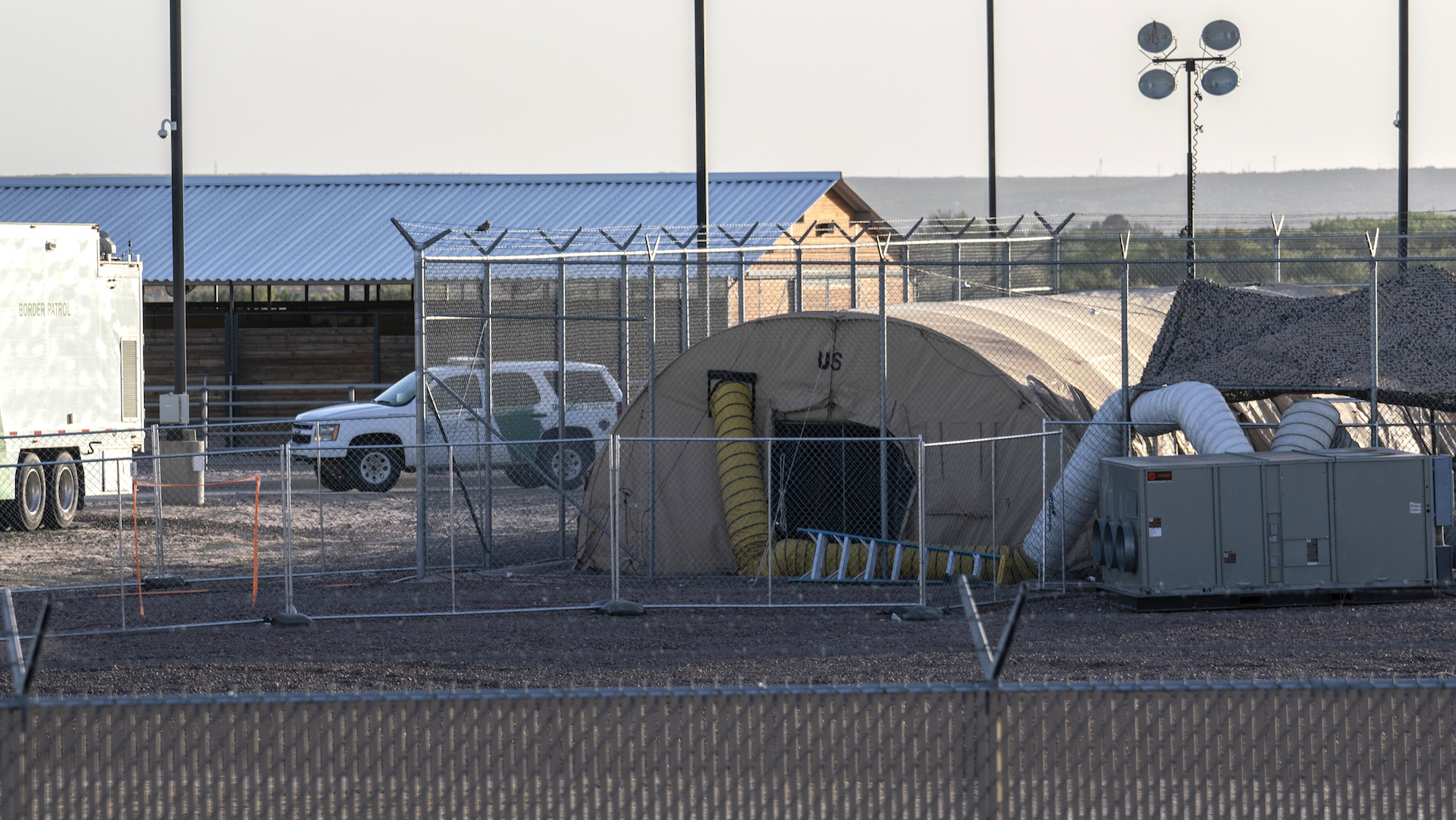 Trasladan a bebés y menores detenidos en comisaría fronteriza de EE.UU.