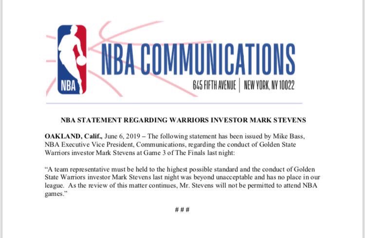 Suspenden a accionista de los Warriors que empujó a Kyle Lowry - comunicado-nba-lowry